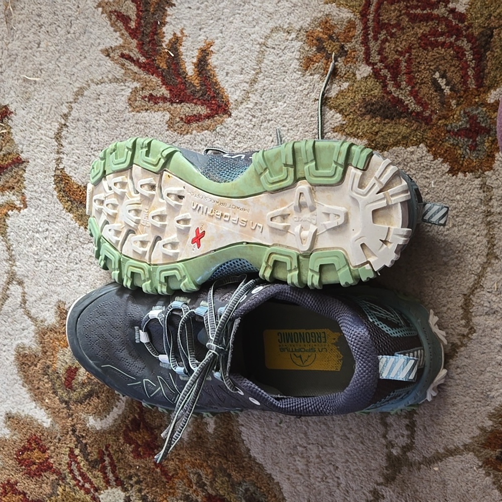 Women's size 7.5 LA Sportiva Shoes 1A - Picture 4 of 7